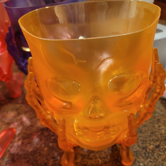 Skull Bowl Halloween decorations 💀💚☠ - Picture 3 of 4